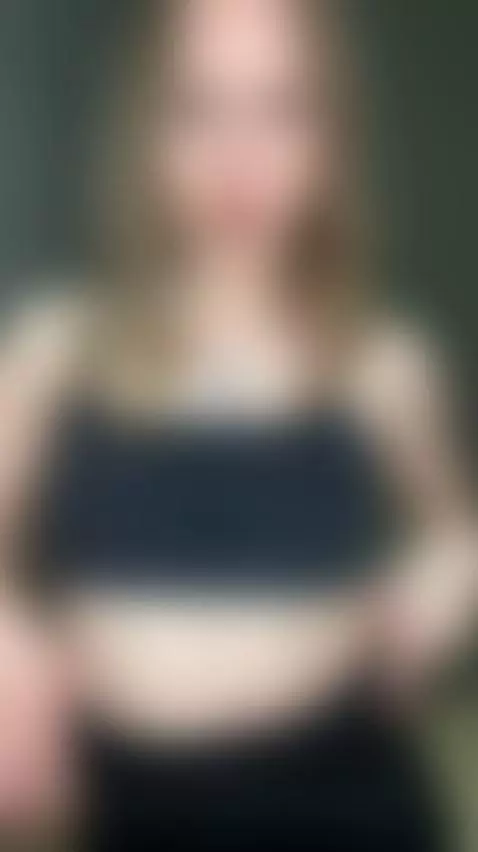 😈Curvy brunette with bob hair craves your hands on her thick... by lunastarlightt