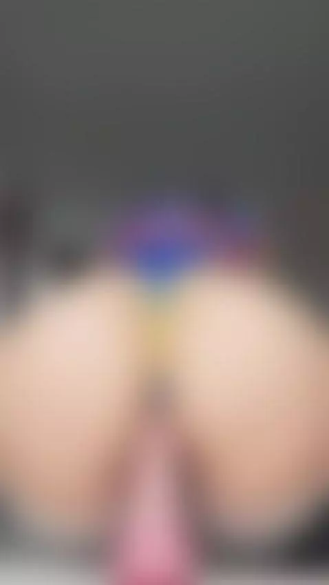 Slim waist = perfect grip. Come test it on my OF 💻 by jasminevip