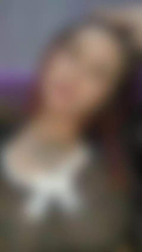 chica se escupe las tetas para calentarme by geralkp