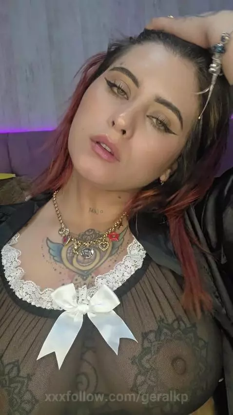 chica se escupe las tetas para calentarme by geralkp