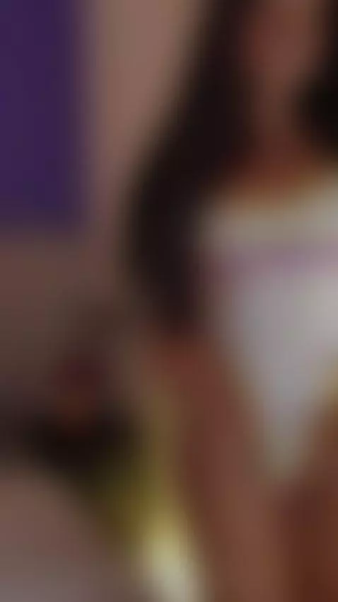 Come feel my sexy body 🌸👀 by auraa-sun