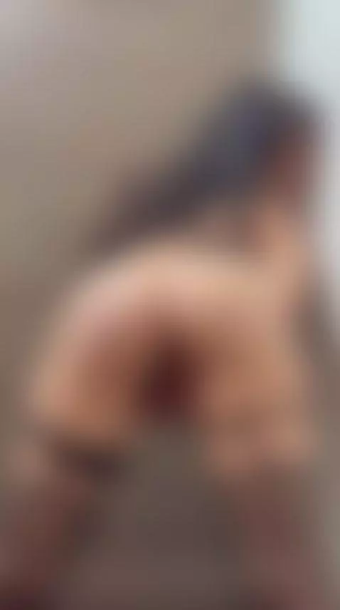 Petite with perfect ass touching herself in a very sexy way by ashleymillerxxx