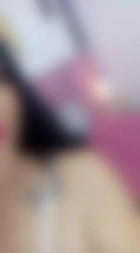 pink body by zoeaitanaa