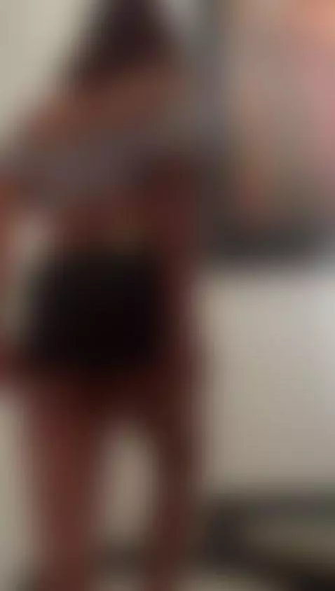 My ass is seen below my skirt. 😈🔥 by abigaillenox