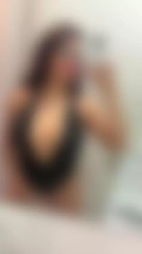 😈Brunette squeezing her big tits for you 🍆 Unlock OF by miadanaexo