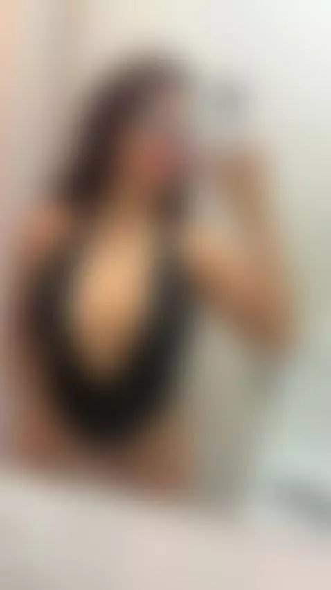 😈This busty brunette craves your hands on her body 🍆 Join OF by miadanaexo