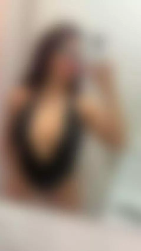 💦This busty brunette is soaked just for you 😏 Exclusive OF by miadanaexo