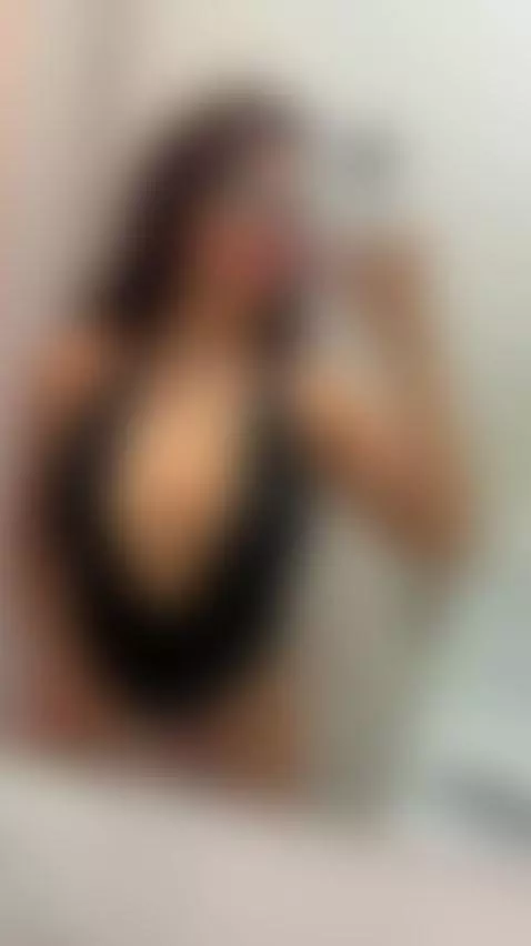 🔞Voluptuous brunette on the edge again 🍑 Join my OF by miadanaexo