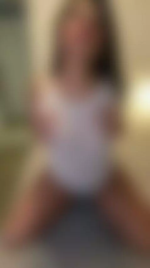 🔥Curvy brunette grinding in her sexy bodysuit 🍑 Unlock OF by miadanaexo