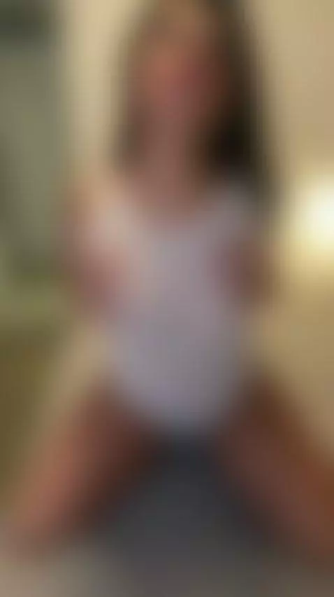 🔥Curvy brunette grinding in her sexy bodysuit 🍑 Unlock OF by miadanaexo
