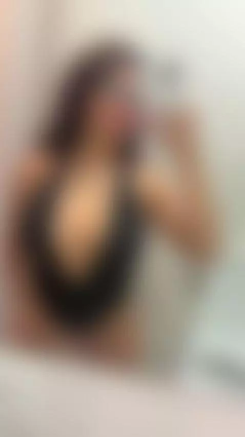 💦Busty brunette leaking down her thick thighs 🔥 Unlock OF by miadanaexo