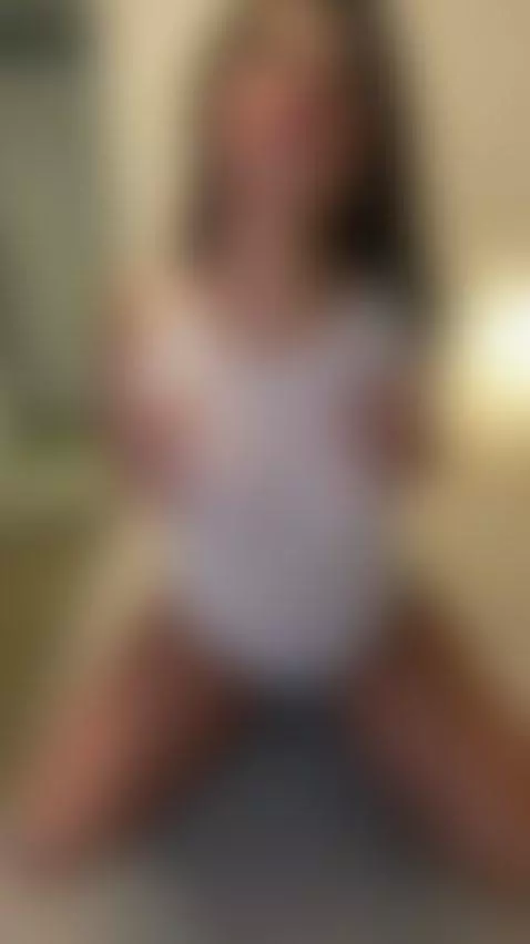 🍆Brunette full lips ready to wrap around you 😈 On OF by miadanaexo