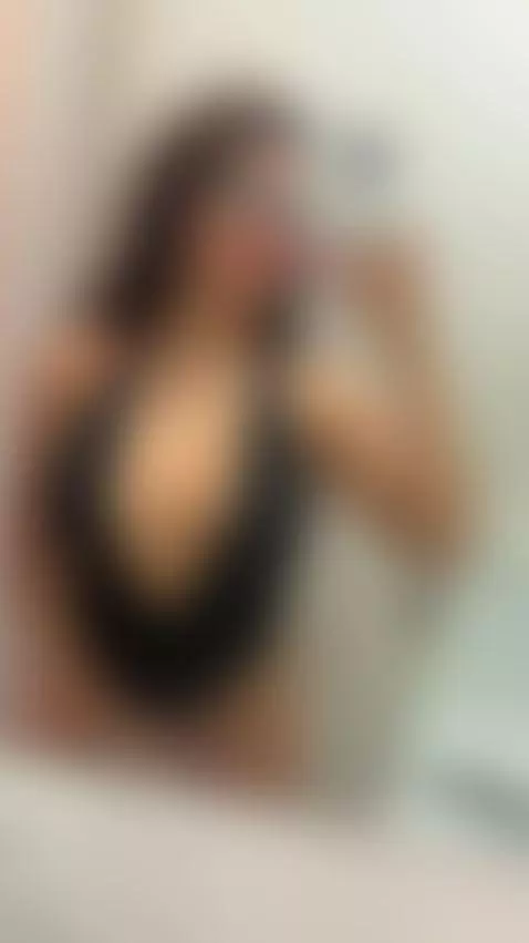 😈Busty brunette with perfect cleavage 💦 Exclusive OF by miadanaexo