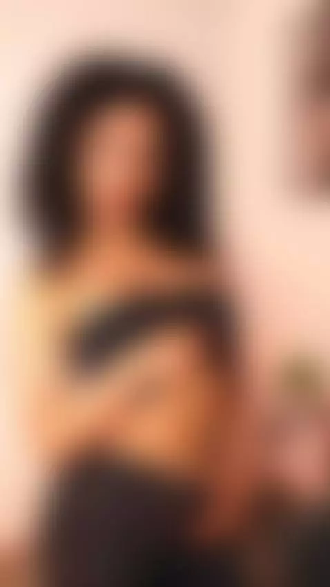 Can I sit on your face? 🍑 by naomigarcia1