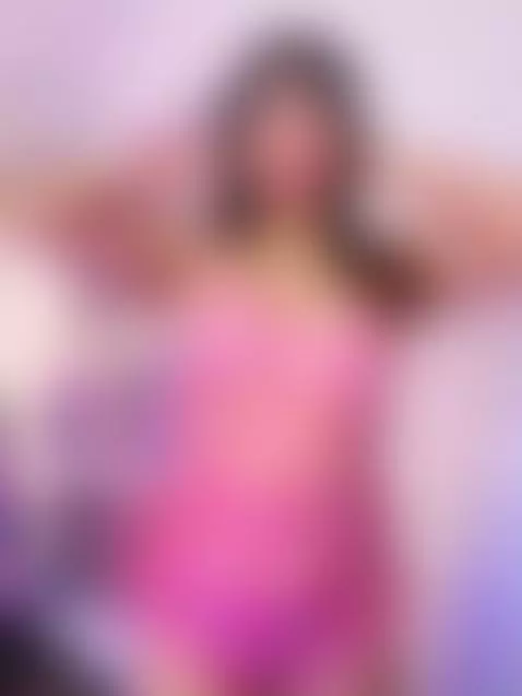 I'm completely pink.🌸 and I'm not talking about my outfit by emilywalker4