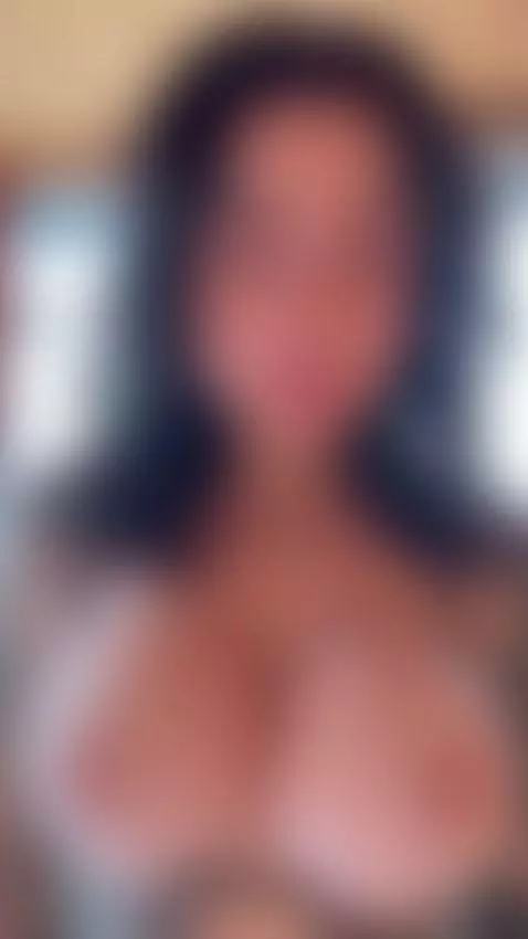 Big tits bounce as she leans forward 😘 by nikkyydandelion