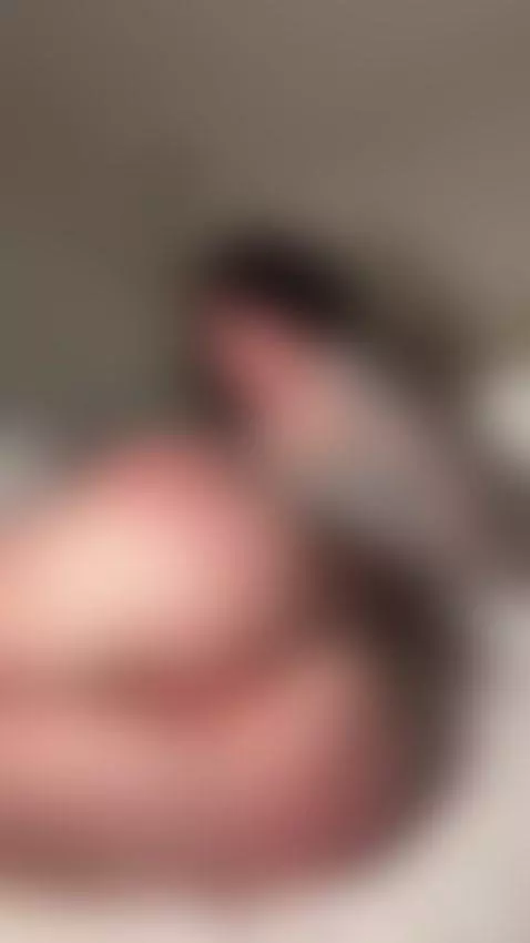 Tattooed arm squeezes her wet pussy open 🤤 by nikkyydandelion