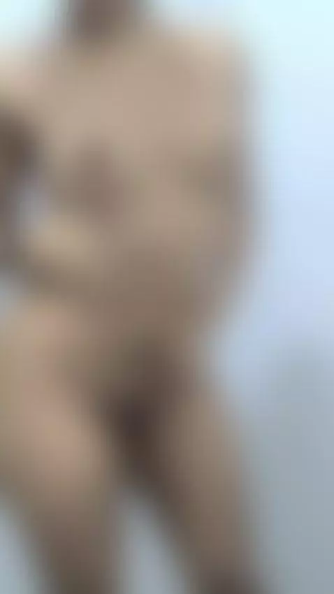 nos bañamos juntos?🤭 by izzyhot