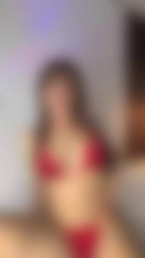 recibiendo el nuevo año con lss mejores vibras 🤭 by izzyhot