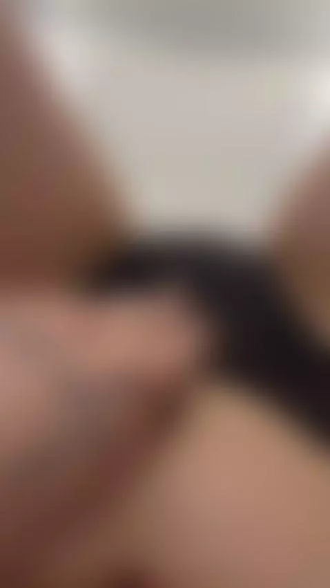 She grinds her wet pussy on his fingers 👅 by anelliabarbie