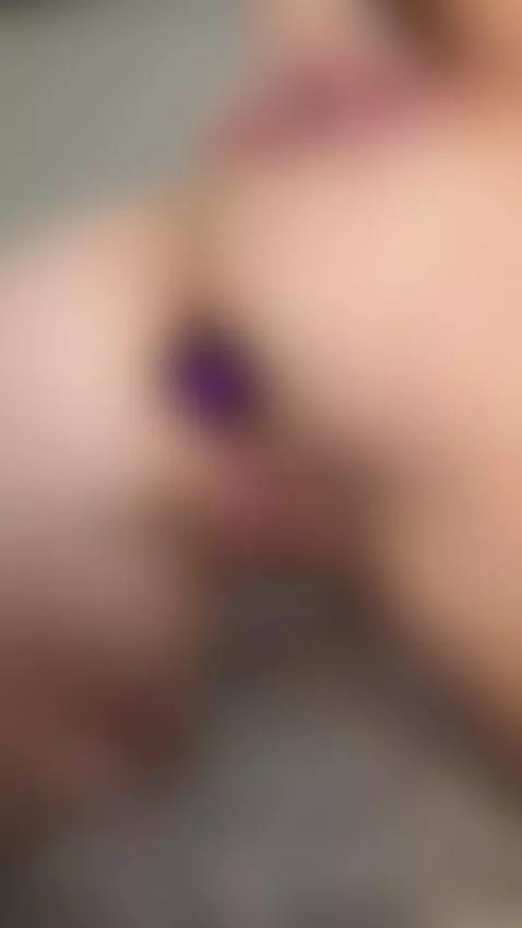 Wet pussy gapes open as she rides it 🤫 by anelliabarbie
