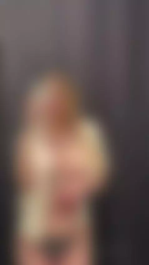 Big tits bouncing as she takes selfie 💦 by anelliabarbie