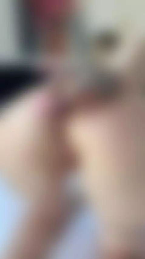 Tattooed hand presses toy to wet pussy 😋 by anelliabarbie