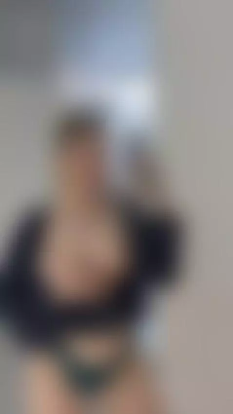Big titties bounce as she takes selfie by anelliabarbie