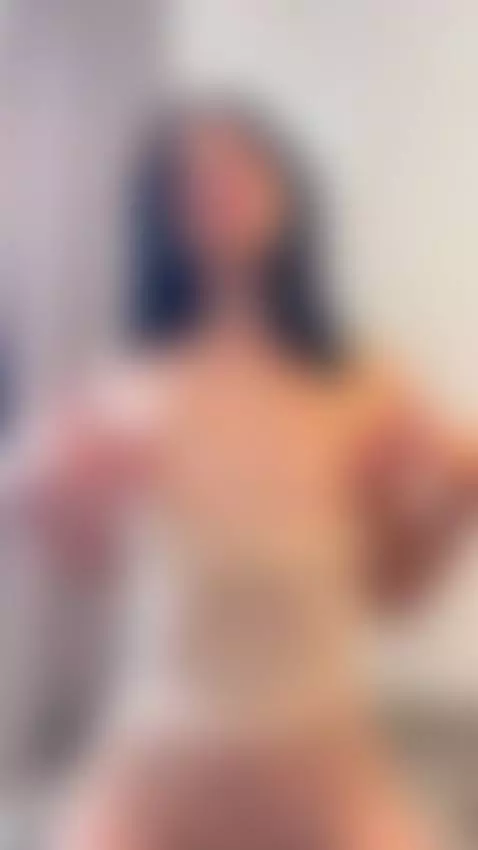 I love showing my boobs to random guys by kaya18model