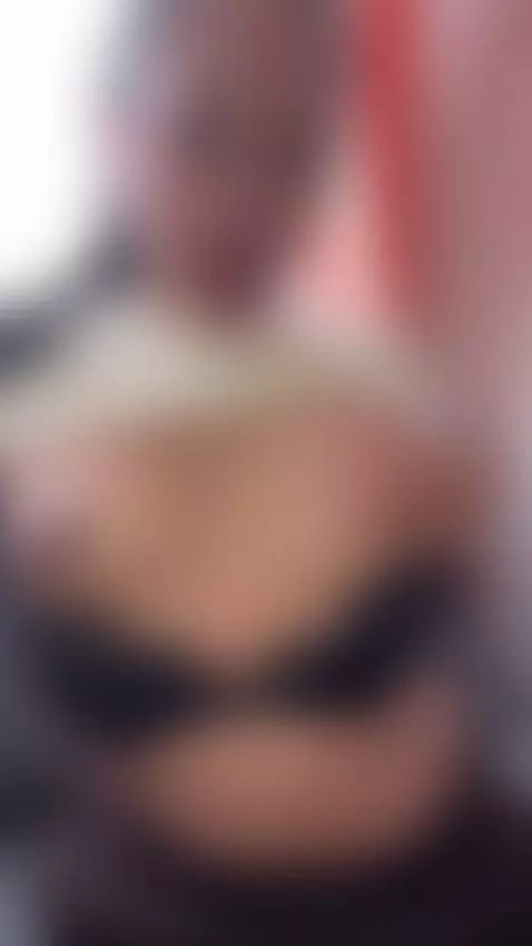 suck my sweet tits 🍒
https:/es.stripchat.com/liulee by liuulee