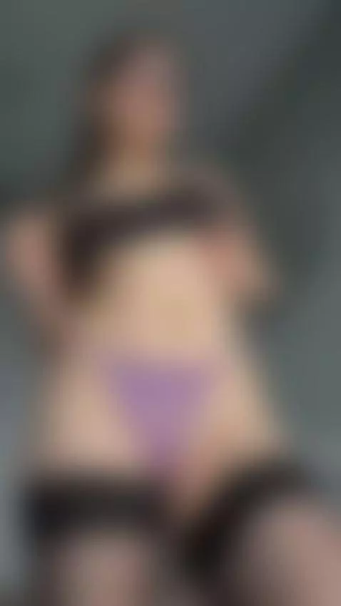 I'm starving for a hard, juicy cock by vinellvoss