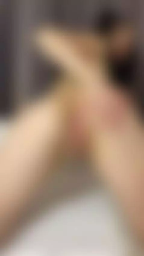 My tight pussy likes to be licked by yourrosalia