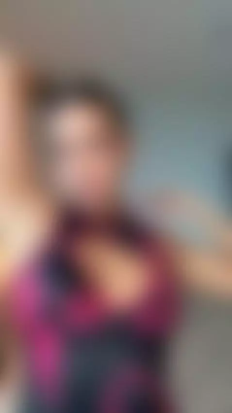 am i hot? by roshellesweety