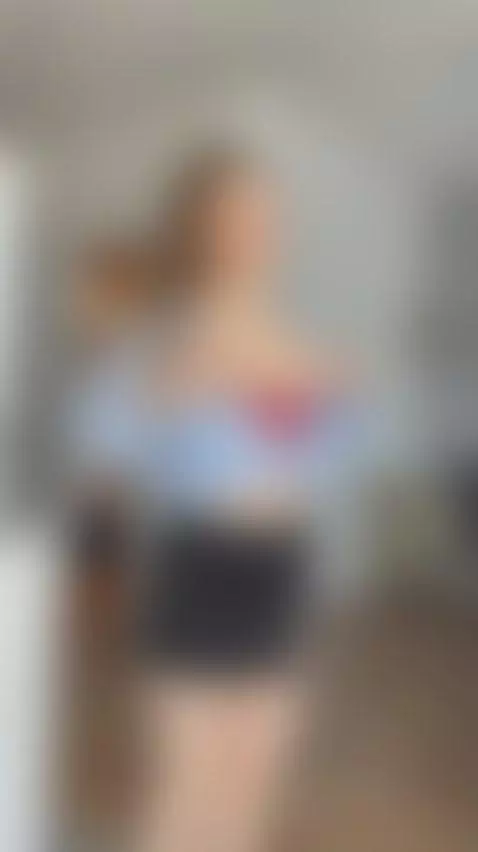 🔞Young brunette bouncing her small tits 😏 See my OF by kattydesiire