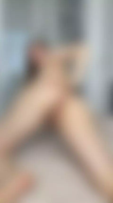 🔞Young brunette bouncing her small tits 😏 See my OF by kattydesiire