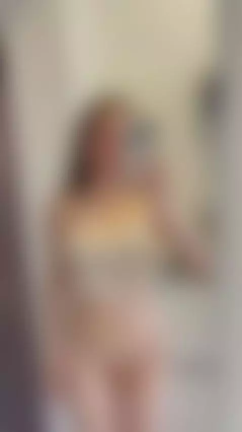 🍑Slim brunette’s perky ass in tiny thong 😈 Exclusive OF by kattydesiire