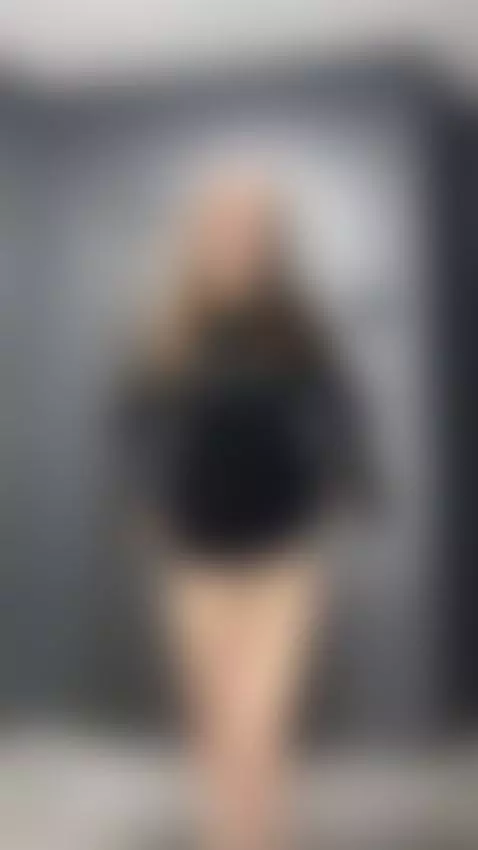 She’s not just beautiful… she’s comforting ✨
Click my profil... by anniemorricone