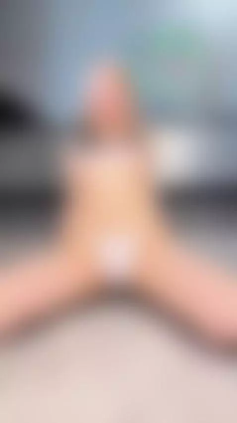 The glow smooths along my waist 😏🔥 by anniemorricone