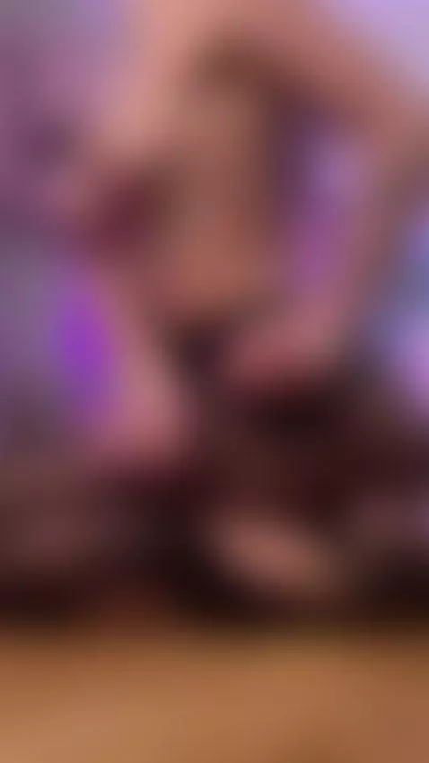 You'll be mesmerized by every inch of my sexy body as I pose... by mabelduvale