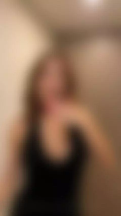 On the other side, the dress disappears 🙈 by itsaliparker