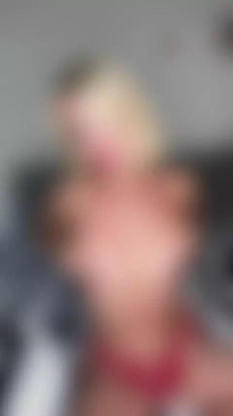 My skin shines gently 😈💧 by alinahart