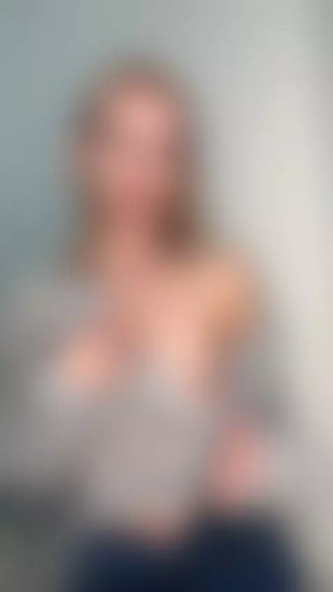 My skin hums beneath soft heat 😏🔥 by alinahart