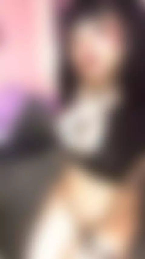 Don't look at me too much... or do you 😏 by naeniademon