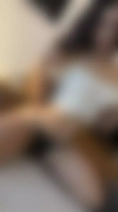 Online cammodels.com/cam/BambieRosse by vyctoriarosse