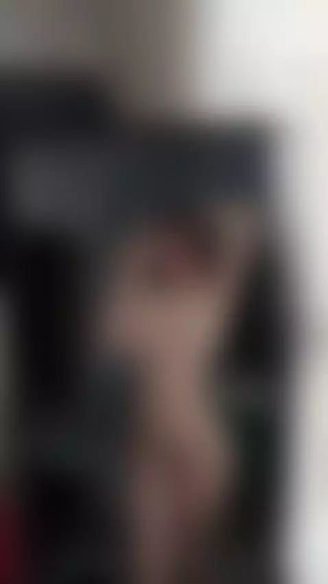 Brunette beauty here to make your day by soficrush