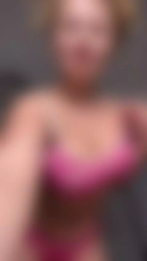 I love getting naughty and wet when you look at me by itsmillie