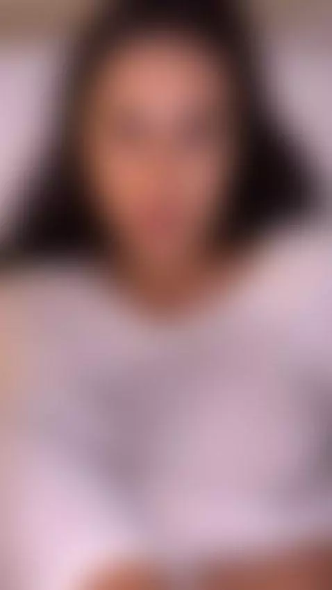 I love getting horny in front of everyone by skyamina