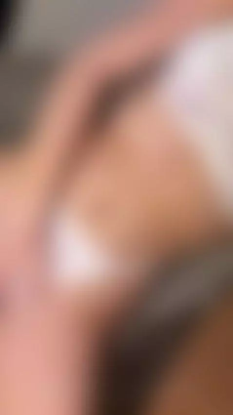 I'm alone at home, my pussy is all yours by skyamina