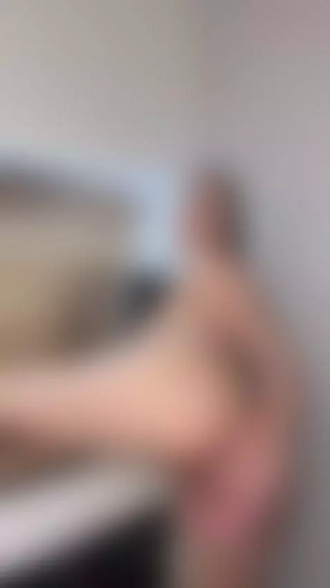 I can literally get horny by just one glance by skyamina