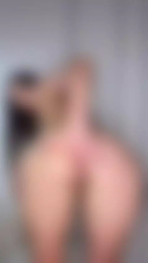 Naked, ass out again. by skyamina